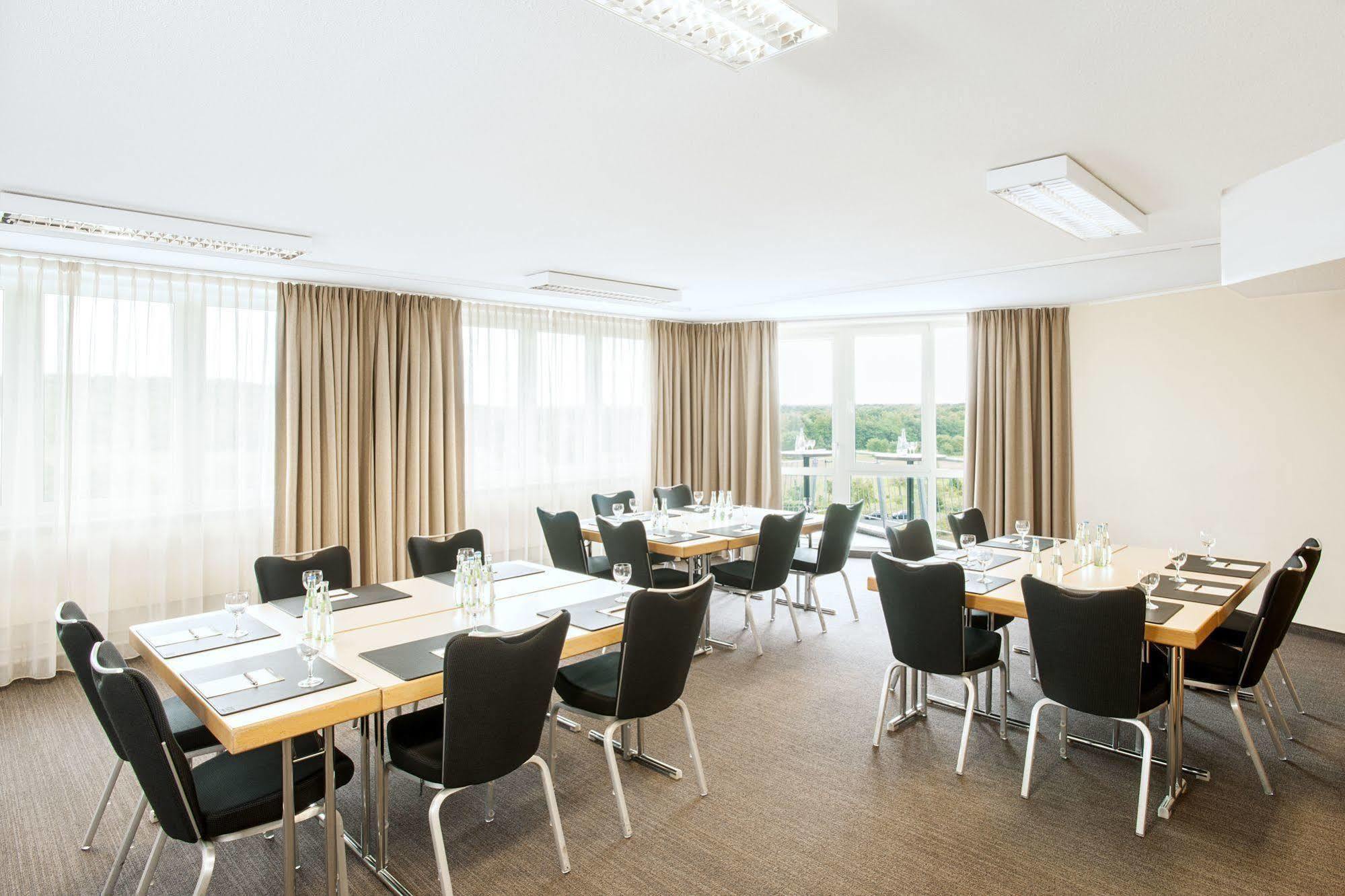 NH Frankfurt Mörfelden Conference Center Hotel Buitenkant foto