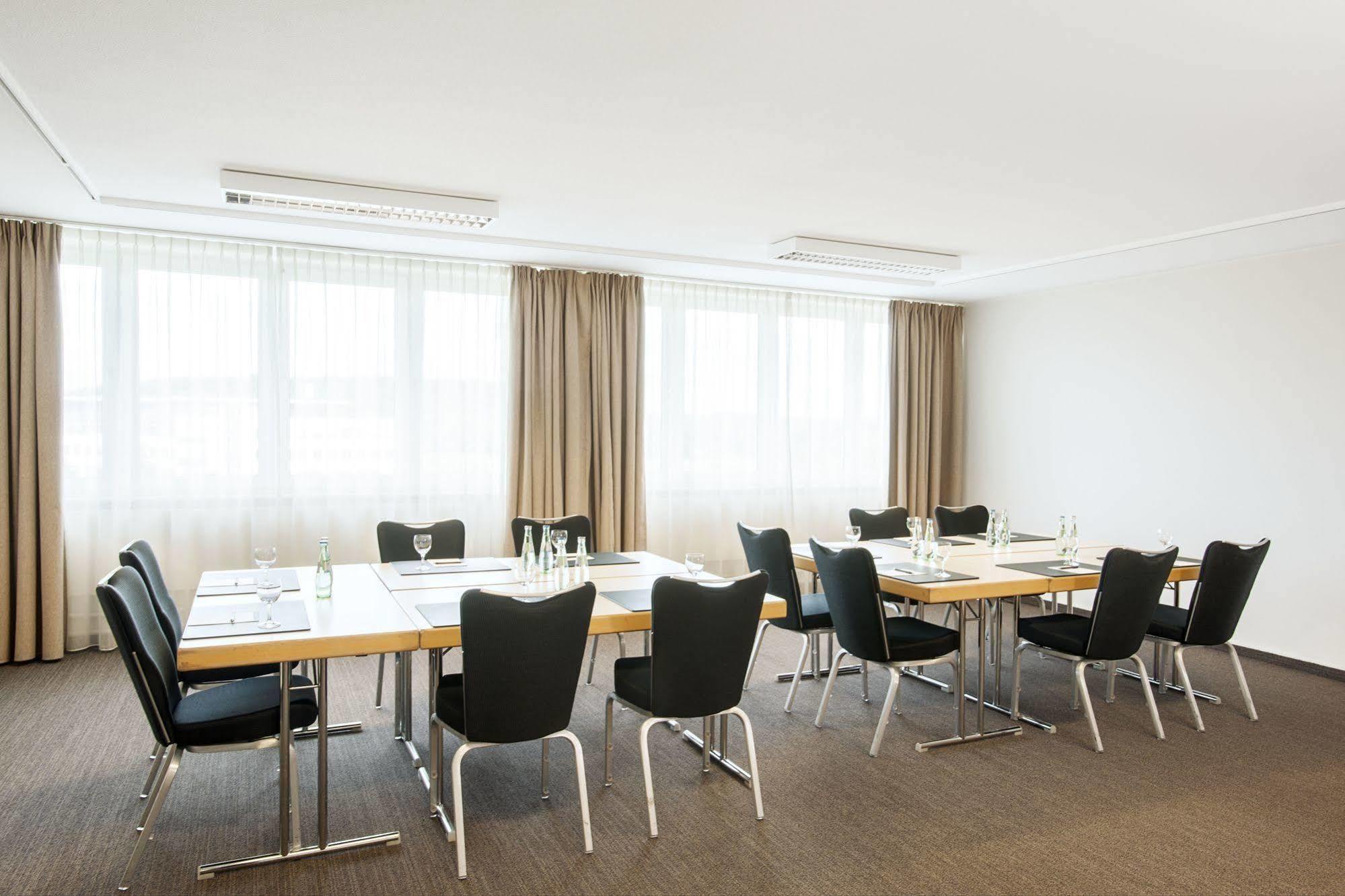 NH Frankfurt Mörfelden Conference Center Hotel Buitenkant foto