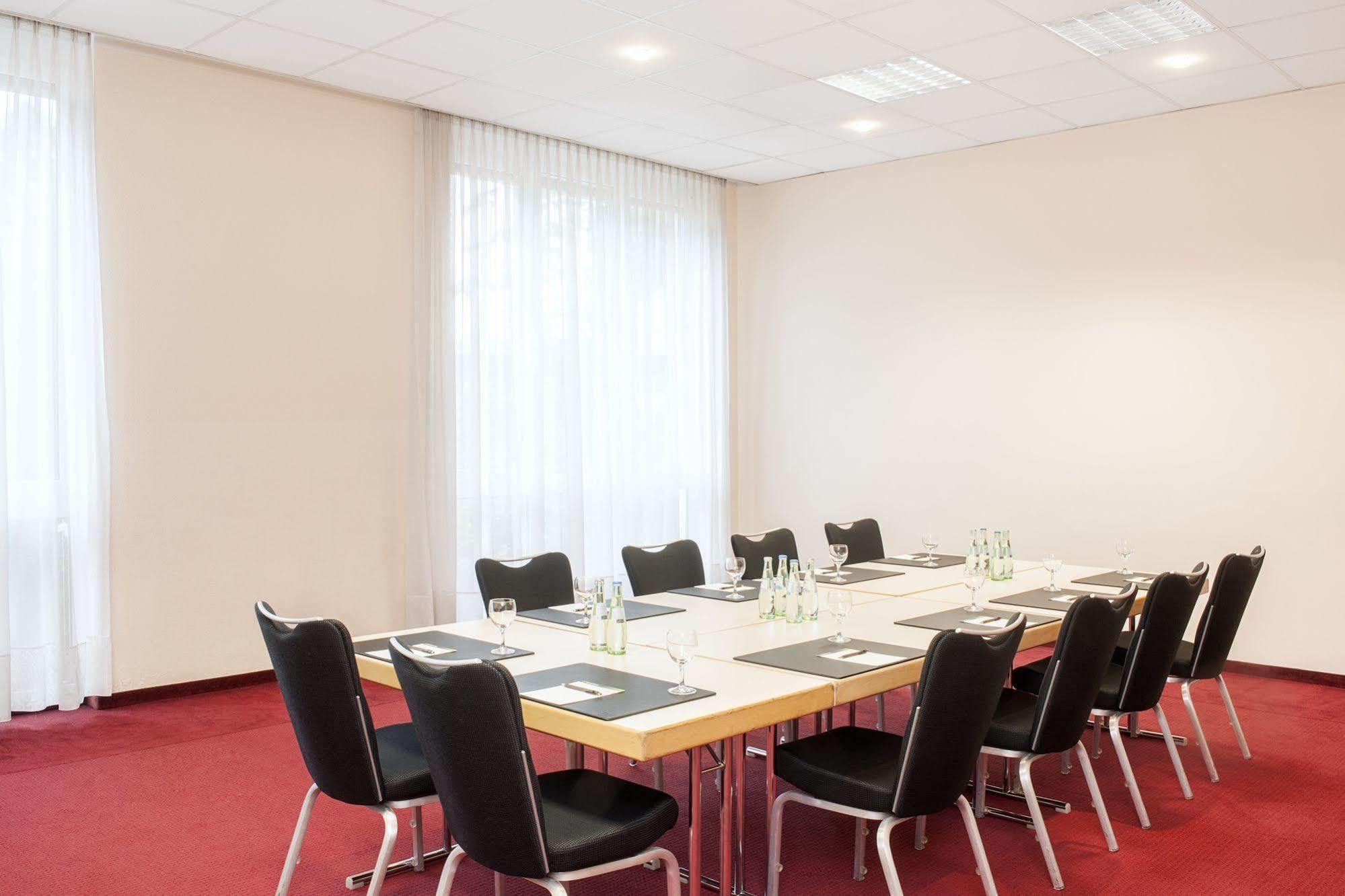 NH Frankfurt Mörfelden Conference Center Hotel Buitenkant foto