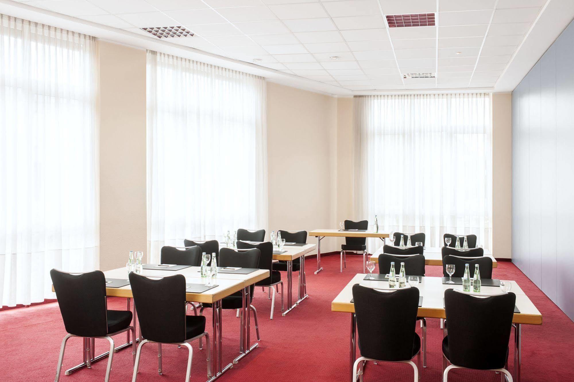 NH Frankfurt Mörfelden Conference Center Hotel Buitenkant foto