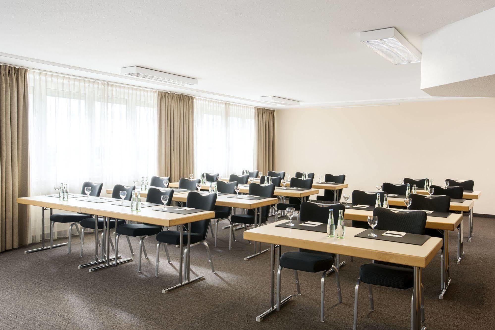 NH Frankfurt Mörfelden Conference Center Hotel Buitenkant foto