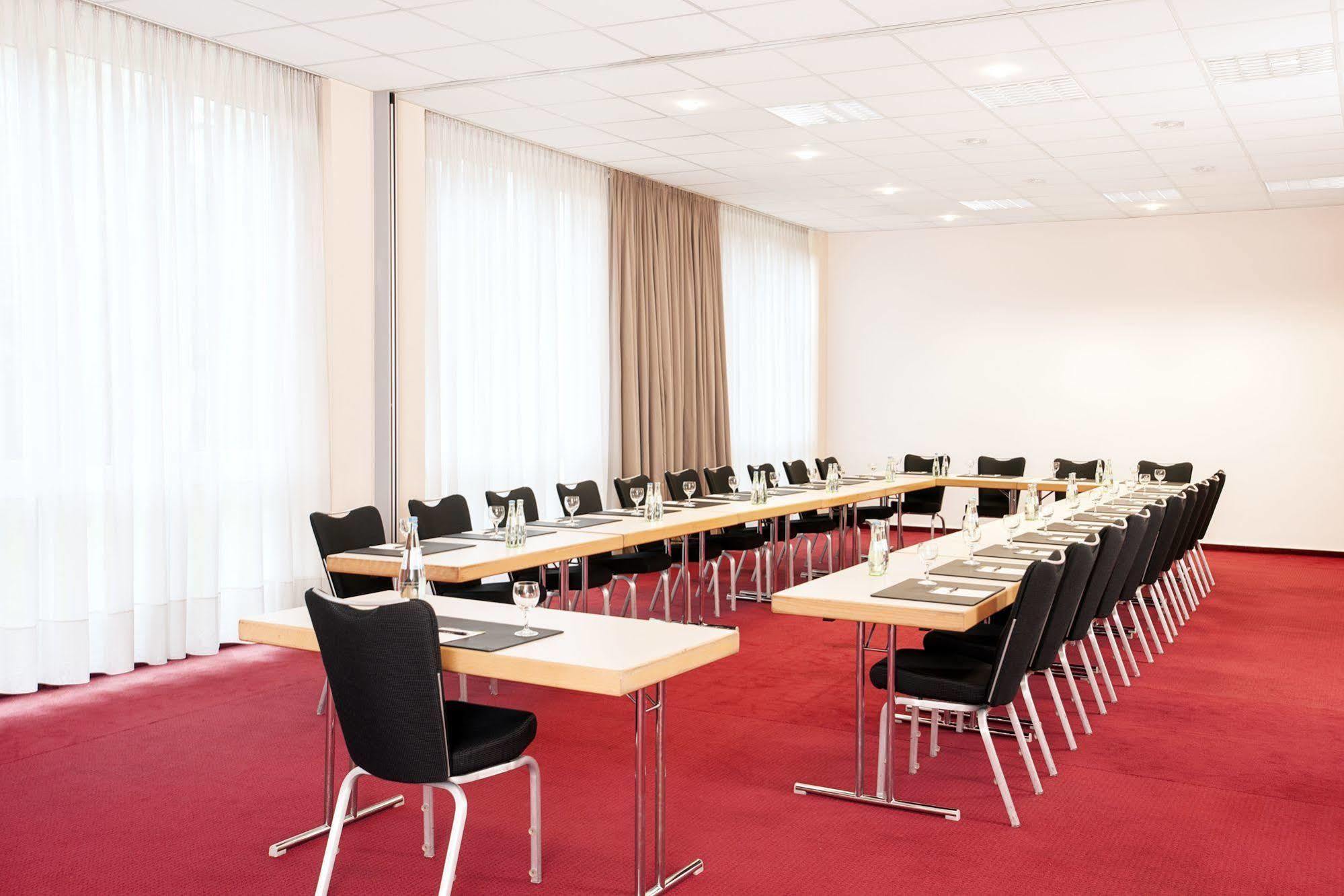NH Frankfurt Mörfelden Conference Center Hotel Buitenkant foto