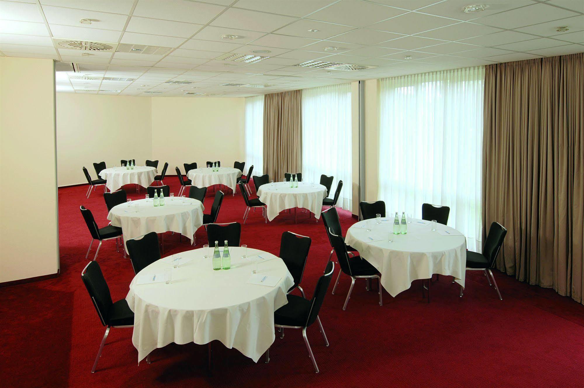 NH Frankfurt Mörfelden Conference Center Hotel Buitenkant foto