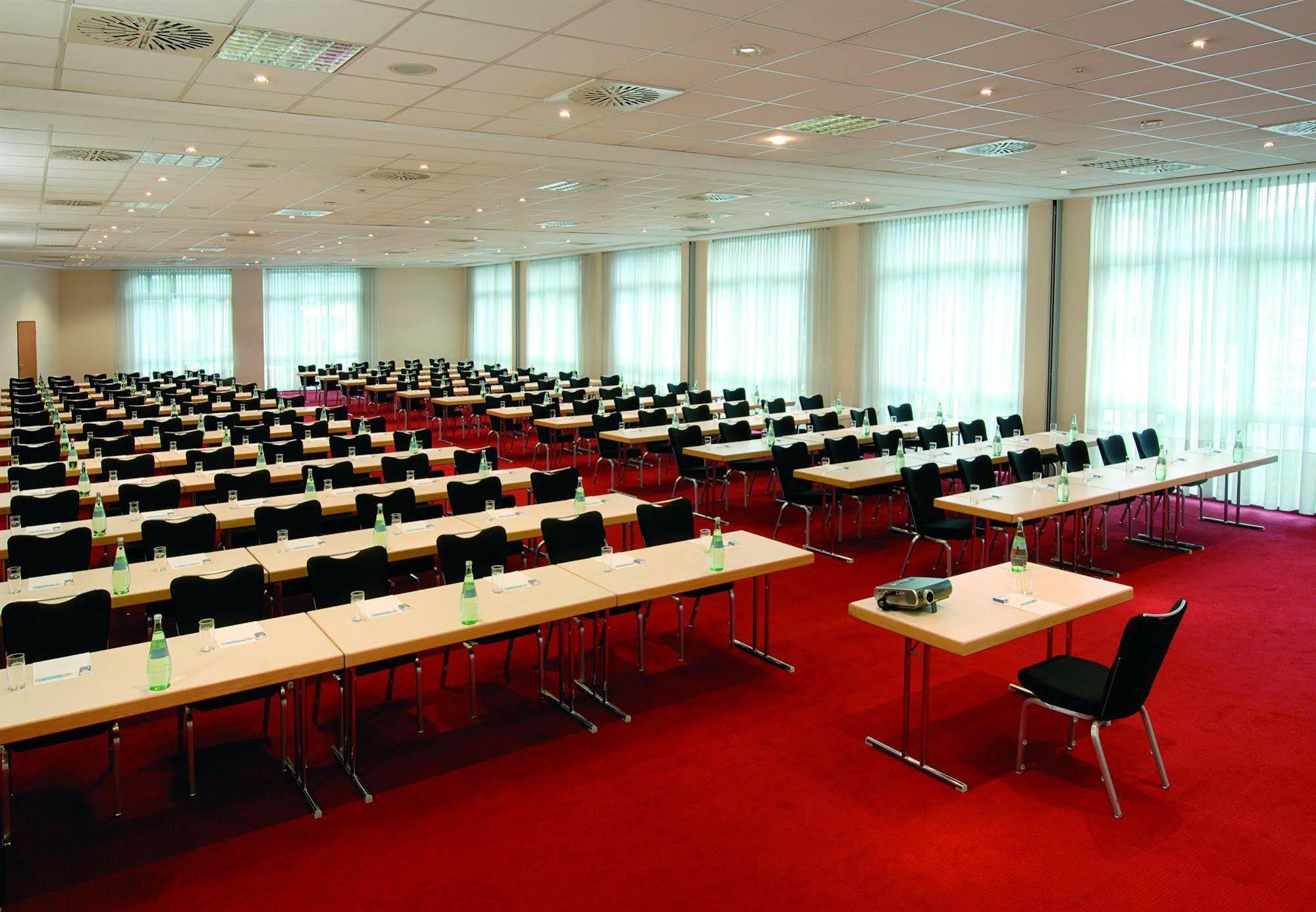 NH Frankfurt Mörfelden Conference Center Hotel Buitenkant foto