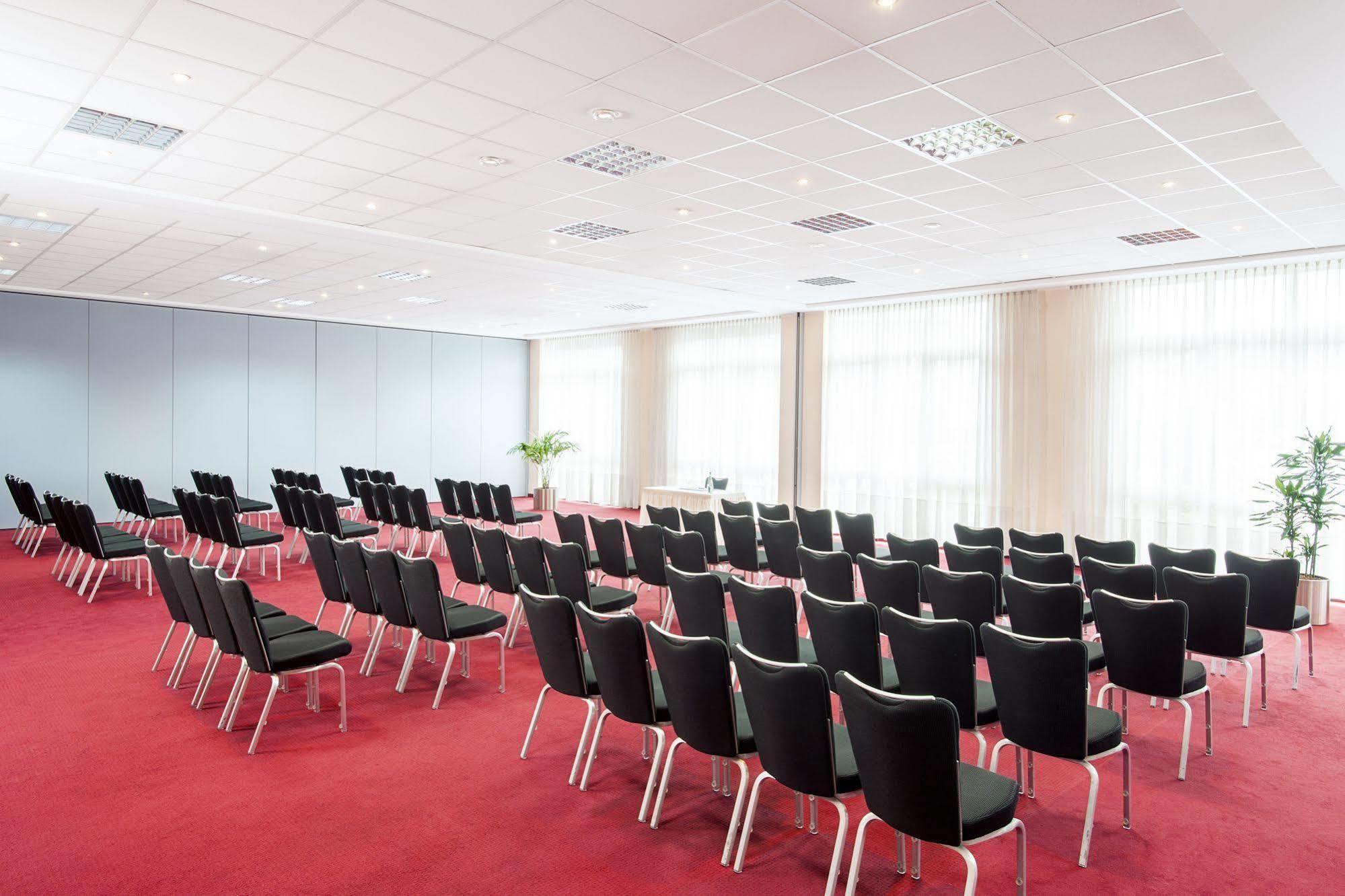 NH Frankfurt Mörfelden Conference Center Hotel Buitenkant foto